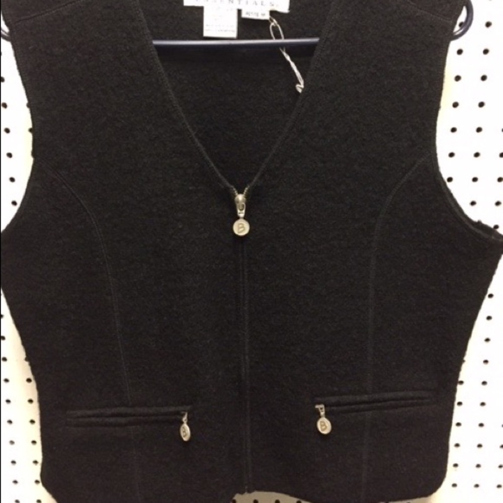 Bernado Essentials sleeveless Vest , black 100%wool, petite M